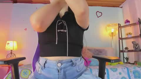 Snapshot of honey_fox01 chatting on 12/09/24, 06:35 HONEY online show from 12/09/24, 06:35