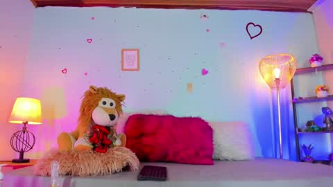 Snapshot of honey_fox01 chatting on 12/29/24, 03:13 HONEY online show from 12/29/24, 03:13