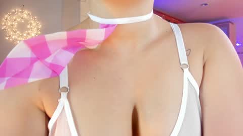 Snapshot of honey_fox01 chatting on 01/25/25, 01:52 HONEY online show from 01/25/25, 01:52