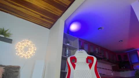 Snapshot of honey_fox01 chatting on 01/30/25, 10:51 HONEY online show from 01/30/25, 10:51