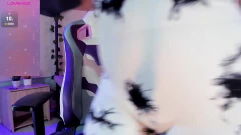 Snapshot of honey_fox01 chatting on 03/10/25, 07:29 HONEY online show from 03/10/25, 07:29