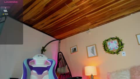 Snapshot of honey_fox01 chatting on 03/12/25, 11:12 HONEY online show from 03/12/25, 11:12