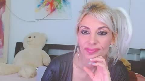 honey_lara online show from 04/18/26, 11:16