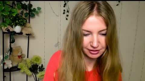 Snapshot of honey_lilly_ chatting on 07/11/26, 06:49 Lily online show from 07/11/26, 06:49