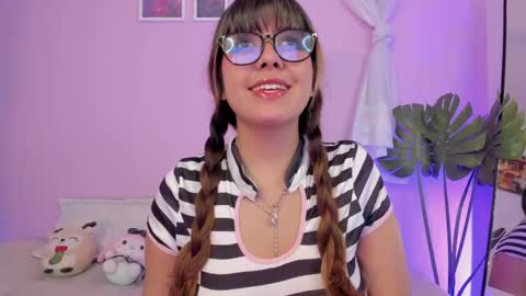 Snapshot of honey_m0on chatting on 04/25/26, 05:54 Milenka online show from 04/25/26, 05:54