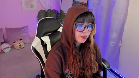 Snapshot of honey_m0on chatting on 05/08/26, 07:08 Milenka online show from 05/08/26, 07:08