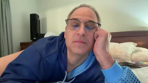 honey_man14 online show from 12/22/25, 07:44