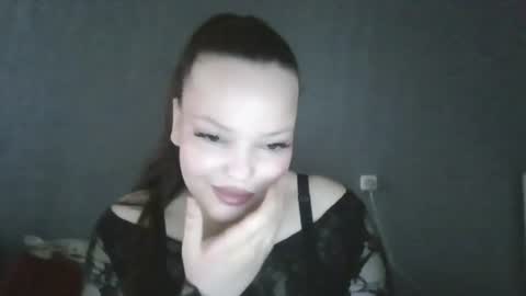 Snapshot of honey_miracle chatting on 07/05/26, 02:18 honey_miracle online show from 07/05/26, 02:18