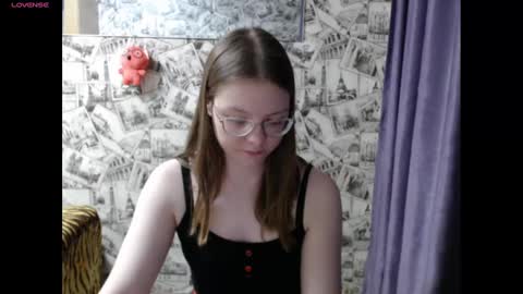 Snapshot of honey_mood chatting on 12/22/24, 02:16 Lina online show from 12/22/24, 02:16