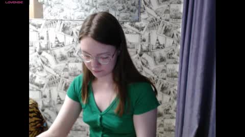 Snapshot of honey_mood chatting on 01/16/25, 02:51 Lina online show from 01/16/25, 02:51