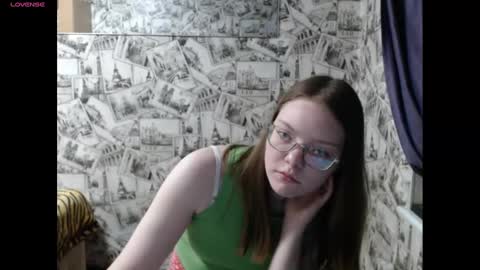 Snapshot of honey_mood chatting on 01/17/25, 02:50 Lina online show from 01/17/25, 02:50