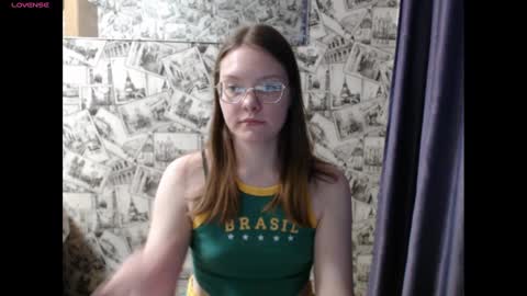 Snapshot of honey_mood chatting on 01/18/25, 01:40 Lina online show from 01/18/25, 01:40