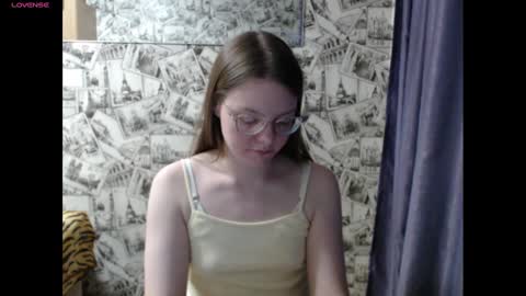 Snapshot of honey_mood chatting on 01/20/25, 03:07 Lina online show from 01/20/25, 03:07