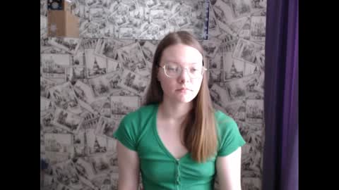 Snapshot of honey_mood chatting on 02/04/25, 10:10 Lina online show from 02/04/25, 10:10