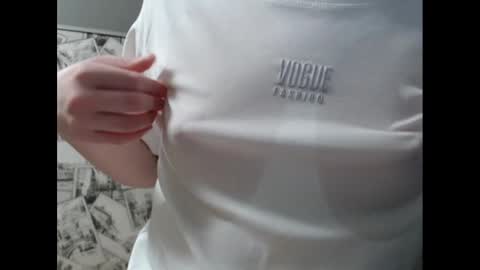 Snapshot of honey_mood chatting on 02/13/25, 03:24 Lina online show from 02/13/25, 03:24