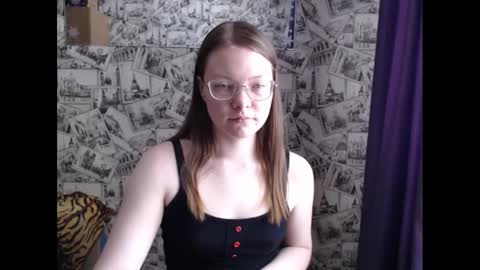 Snapshot of honey_mood chatting on 02/20/25, 07:45 Lina online show from 02/20/25, 07:45