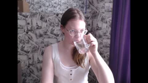 Snapshot of honey_mood chatting on 02/27/25, 11:52 Lina online show from 02/27/25, 11:52