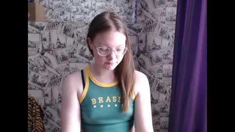 Snapshot of honey_mood chatting on 03/02/25, 09:10 Lina online show from 03/02/25, 09:10