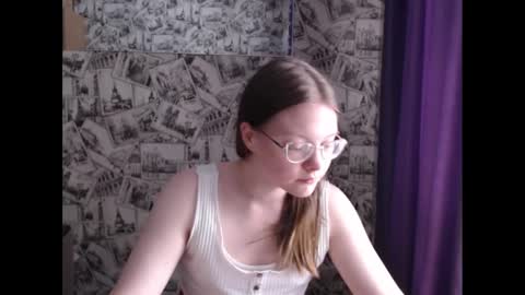 Snapshot of honey_mood chatting on 03/04/25, 11:40 Lina online show from 03/04/25, 11:40