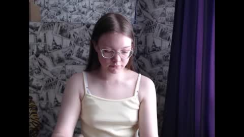 Snapshot of honey_mood chatting on 03/12/25, 08:41 Lina online show from 03/12/25, 08:41