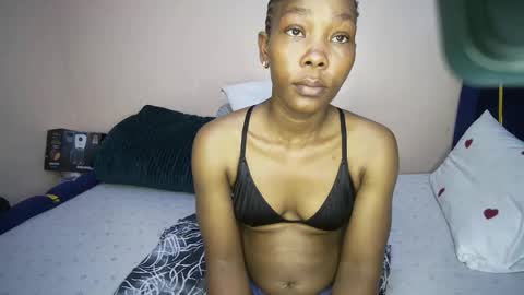 honey_nubia0 online show from 04/22/26, 11:12