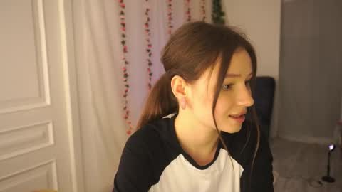 Snapshot of honey_pixie chatting on 03/05/25, 11:05 honey_pixie online show from 03/05/25, 11:05