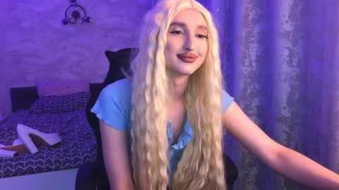 Snapshot of honey_sunset chatting on 09/12/25, 05:46 honey_sunset online show from 09/12/25, 05:46
