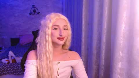 Snapshot of honey_sunset chatting on 10/15/25, 05:13 honey_sunset online show from 10/15/25, 05:13