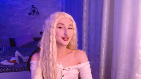 Snapshot of honey_sunset chatting on 10/16/25, 03:57 honey_sunset online show from 10/16/25, 03:57