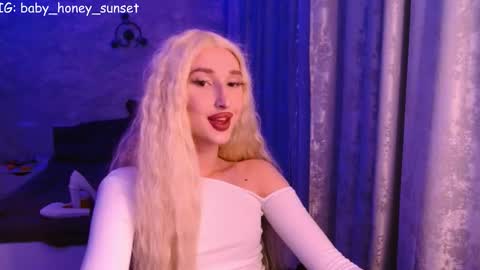 honey_sunset online show from 02/26/26, 07:35