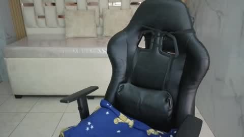 Snapshot of honey_torres_sub chatting on 04/29/26, 01:37 HONEY online show from 04/29/26, 01:37