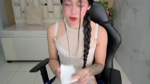 Snapshot of honey_torres_sub chatting on 05/25/26, 01:17 HONEY online show from 05/25/26, 01:17