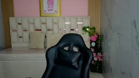 Snapshot of honey_torres_sub chatting on 06/16/26, 01:14 HONEY online show from 06/16/26, 01:14
