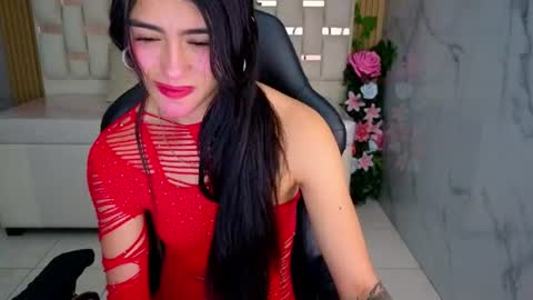 Snapshot of honey_torres_sub chatting on 07/25/26, 01:41 HONEY online show from 07/25/26, 01:41