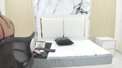 Snapshot of honeyangelh chatting on 02/26/26, 11:42 honeyangelh online show from 02/26/26, 11:42