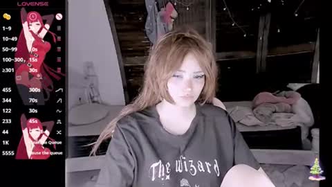 Snapshot of honeyapplealaska chatting on 12/14/25, 02:28 Honey Apple Alaska online show from 12/14/25, 02:28