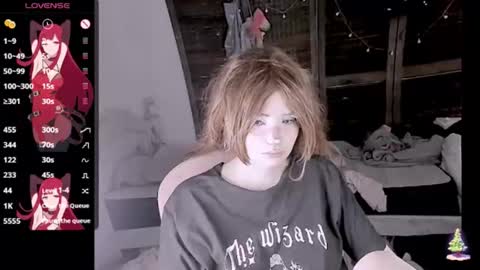 Snapshot of honeyapplealaska chatting on 12/15/25, 01:43 Honey Apple Alaska online show from 12/15/25, 01:43