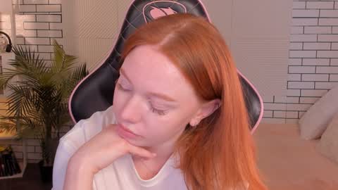 Snapshot of honeyautumn chatting on 12/04/24, 06:00 honeyautumn online show from 12/04/24, 06:00