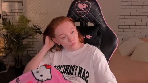 Snapshot of honeyautumn chatting on 12/08/24, 02:49 honeyautumn online show from 12/08/24, 02:49