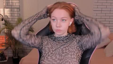 Snapshot of honeyautumn chatting on 12/15/24, 12:07 honeyautumn online show from 12/15/24, 12:07