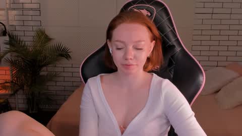 Snapshot of honeyautumn chatting on 12/18/24, 01:48 honeyautumn online show from 12/18/24, 01:48