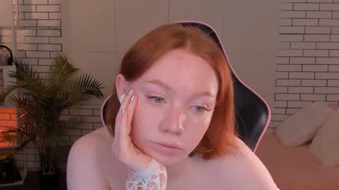 Snapshot of honeyautumn chatting on 12/20/24, 02:41 honeyautumn online show from 12/20/24, 02:41