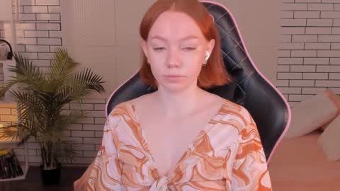 Snapshot of honeyautumn chatting on 12/22/24, 12:07 honeyautumn online show from 12/22/24, 12:07