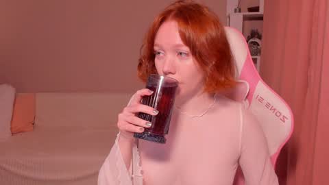 Snapshot of honeyautumn chatting on 12/30/24, 12:11 honeyautumn online show from 12/30/24, 12:11