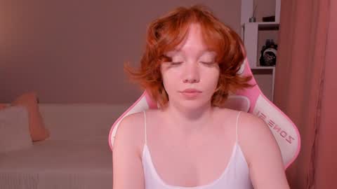 Snapshot of honeyautumn chatting on 01/01/25, 12:43 honeyautumn online show from 01/01/25, 12:43