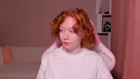 Snapshot of honeyautumn chatting on 01/10/25, 12:49 honeyautumn online show from 01/10/25, 12:49