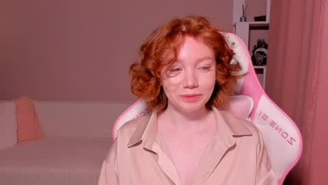 Snapshot of honeyautumn chatting on 01/12/25, 12:28 honeyautumn online show from 01/12/25, 12:28