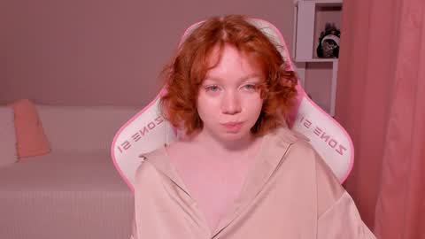 Snapshot of honeyautumn chatting on 01/12/25, 03:39 honeyautumn online show from 01/12/25, 03:39