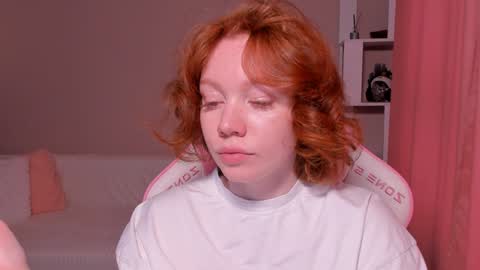 Snapshot of honeyautumn chatting on 01/12/25, 06:49 honeyautumn online show from 01/12/25, 06:49