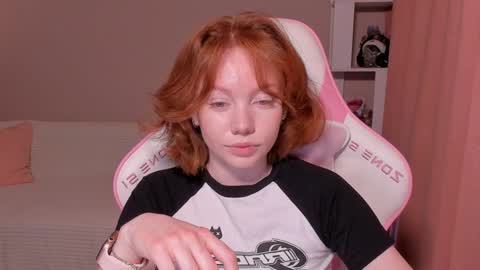 Snapshot of honeyautumn chatting on 02/06/25, 12:22 honeyautumn online show from 02/06/25, 12:22